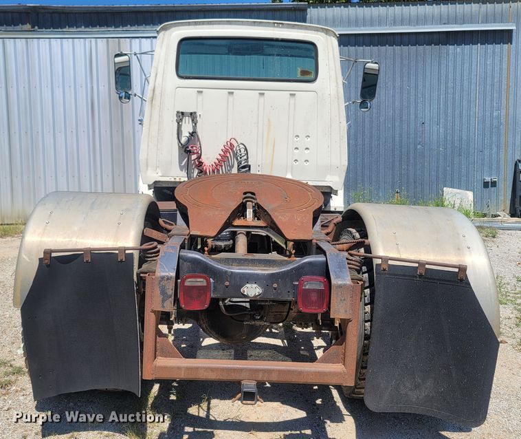 image for item LM9662 1989 Ford L8000  semi truck