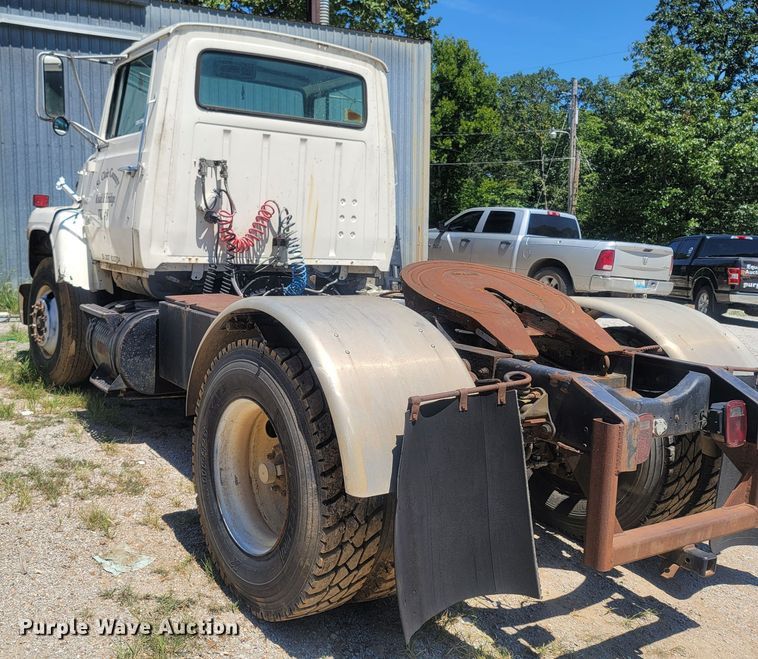 image for item LM9662 1989 Ford L8000  semi truck