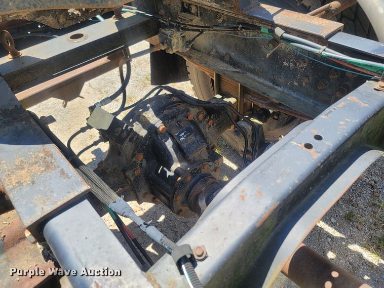 image for item LM9662 1989 Ford L8000  semi truck