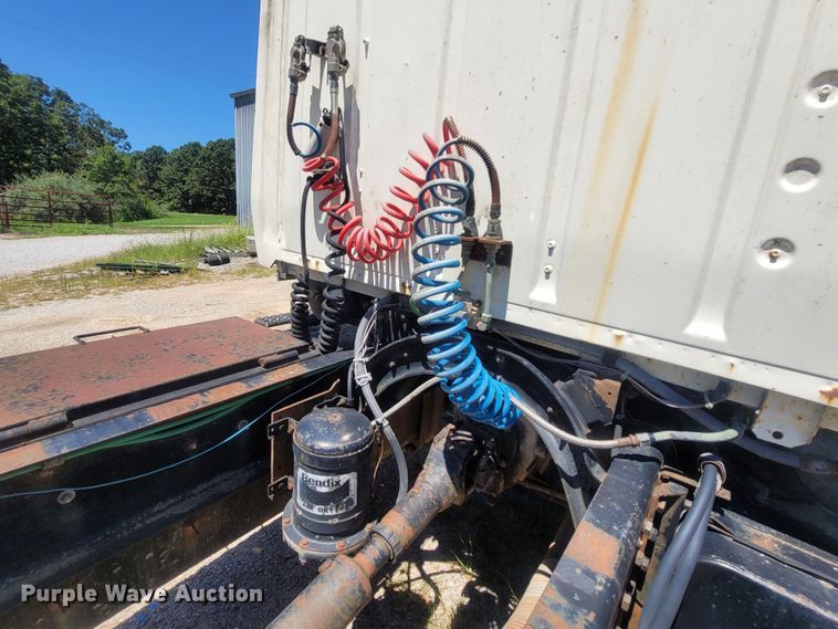 image for item LM9662 1989 Ford L8000  semi truck