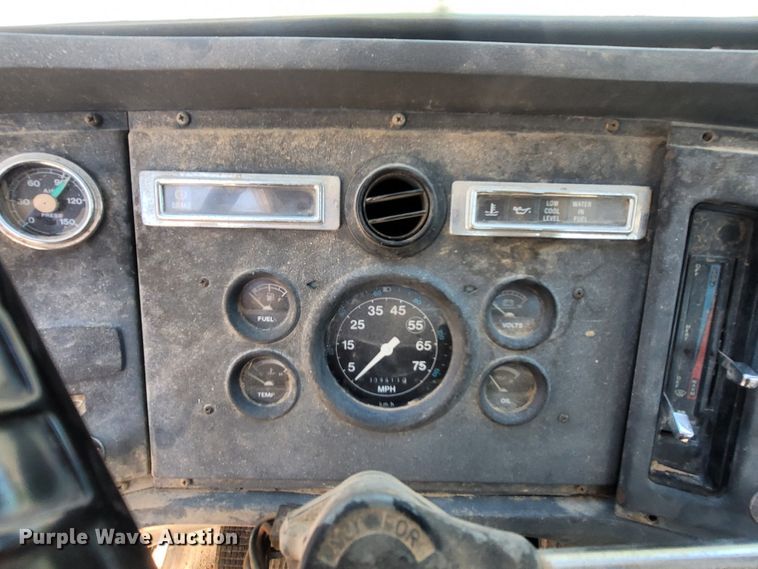 image for item LM9662 1989 Ford L8000  semi truck