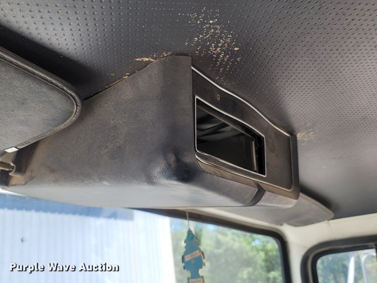 image for item LM9662 1989 Ford L8000  semi truck