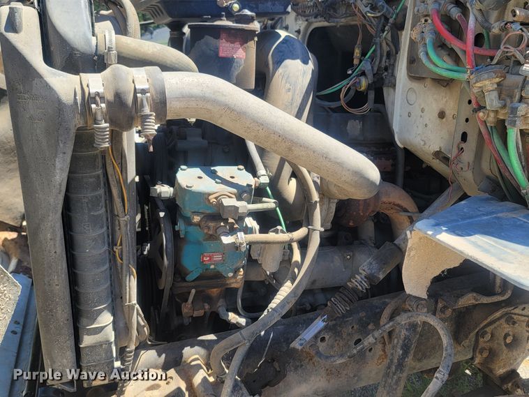 image for item LM9662 1989 Ford L8000  semi truck