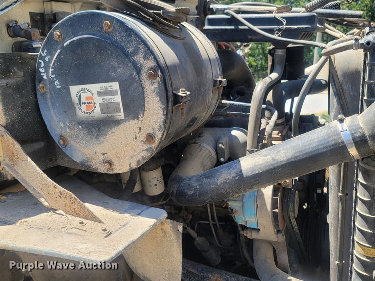 image for item LM9662 1989 Ford L8000  semi truck