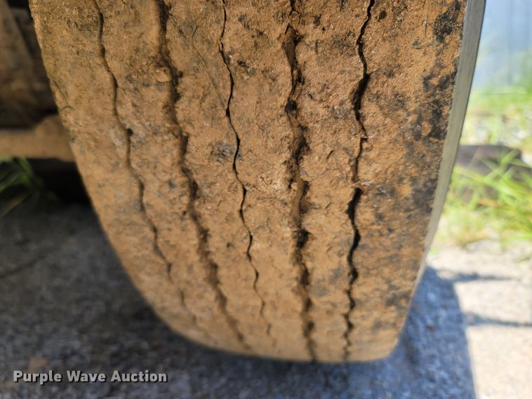 image for item LM9662 1989 Ford L8000  semi truck