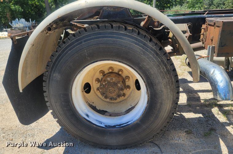 image for item LM9662 1989 Ford L8000  semi truck