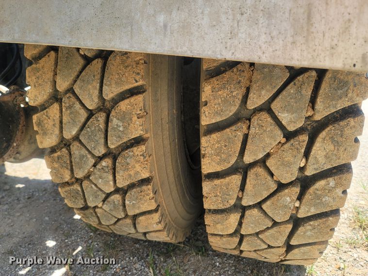 image for item LM9662 1989 Ford L8000  semi truck