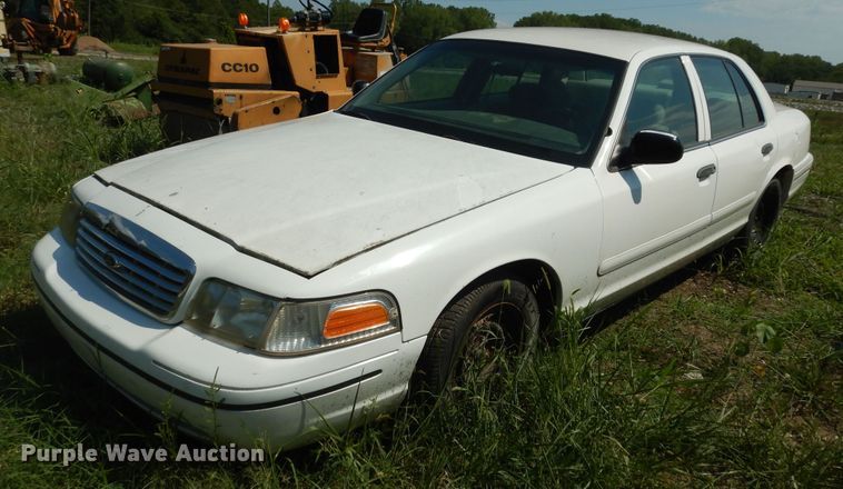 image for item LR9806 1999 Ford Crown Victoria Police Interceptor