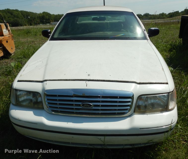 image for item LR9806 1999 Ford Crown Victoria Police Interceptor