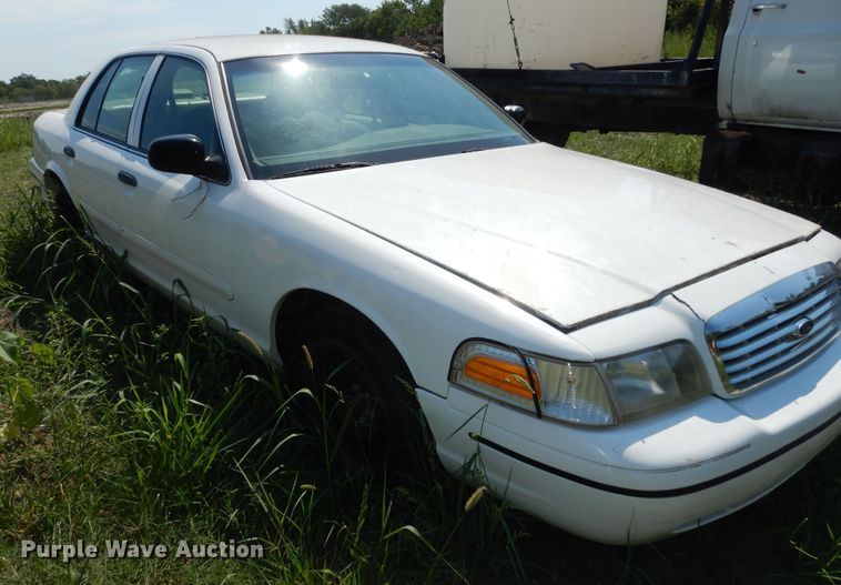 image for item LR9806 1999 Ford Crown Victoria Police Interceptor