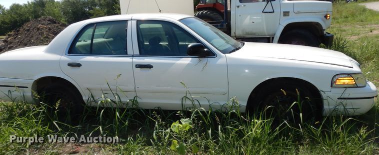 image for item LR9806 1999 Ford Crown Victoria Police Interceptor