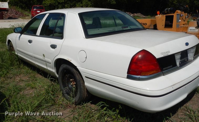 image for item LR9806 1999 Ford Crown Victoria Police Interceptor
