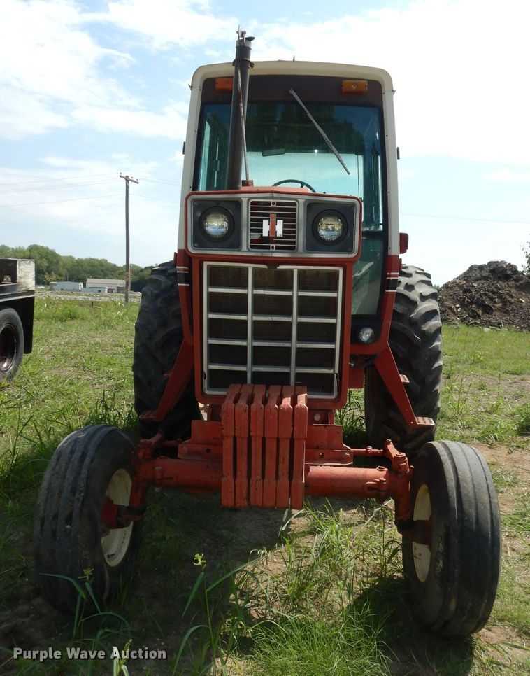 image for item LR9807 1980 International 886  tractor