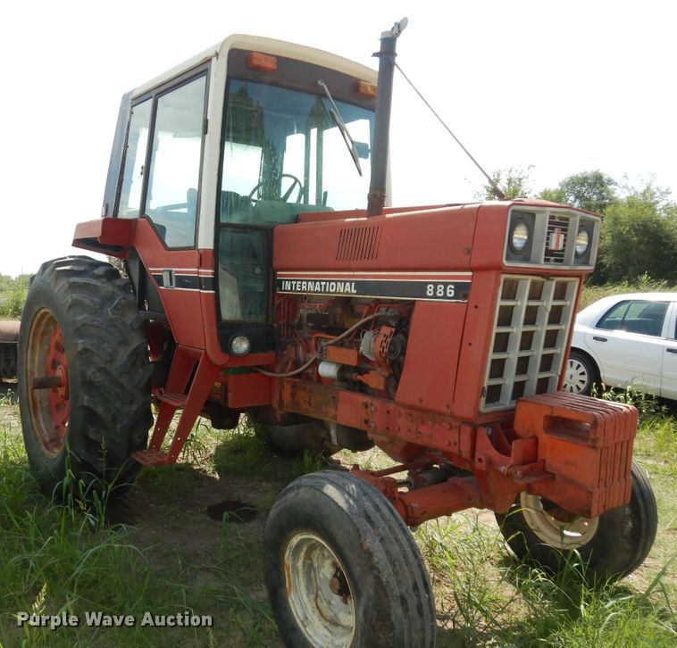 image for item LR9807 1980 International 886  tractor