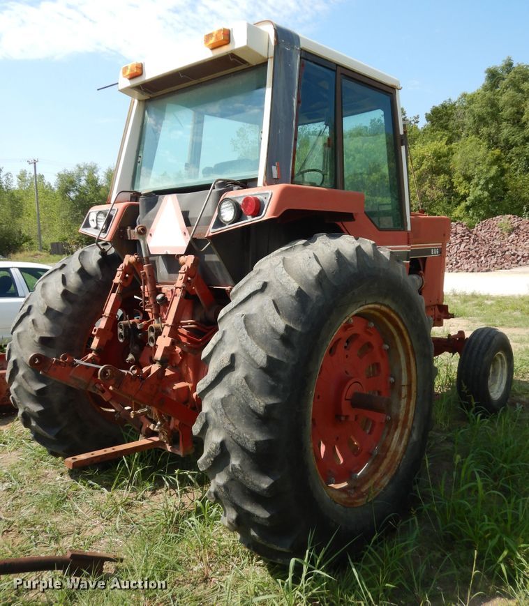 image for item LR9807 1980 International 886  tractor