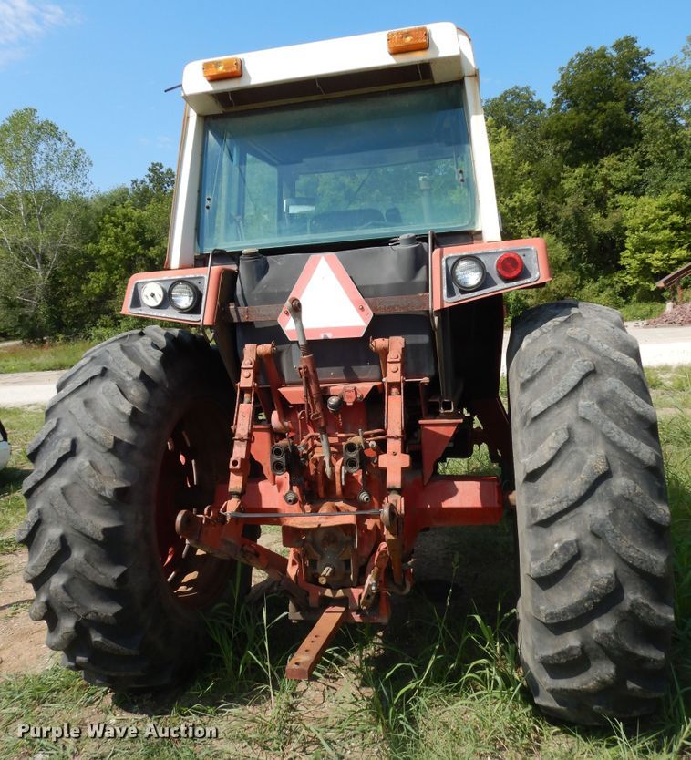 image for item LR9807 1980 International 886  tractor