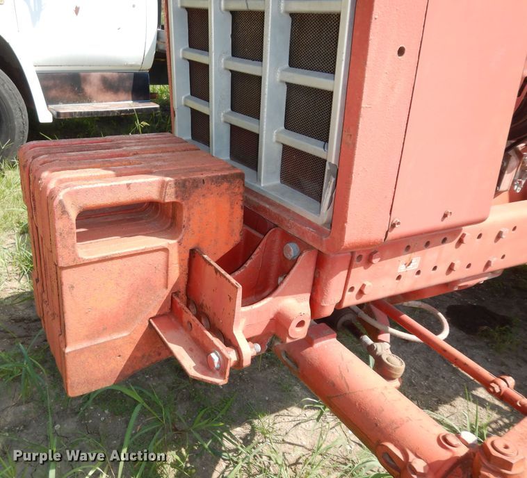 image for item LR9807 1980 International 886  tractor