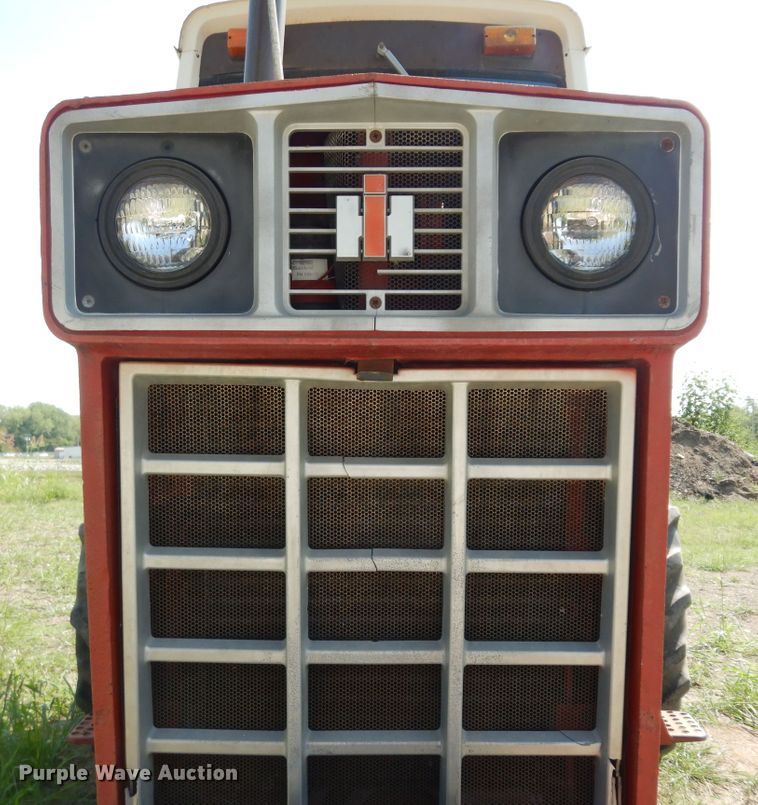 image for item LR9807 1980 International 886  tractor