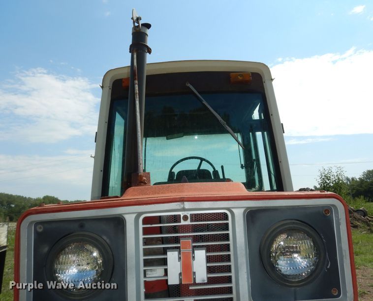 image for item LR9807 1980 International 886  tractor