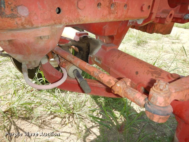 image for item LR9807 1980 International 886  tractor