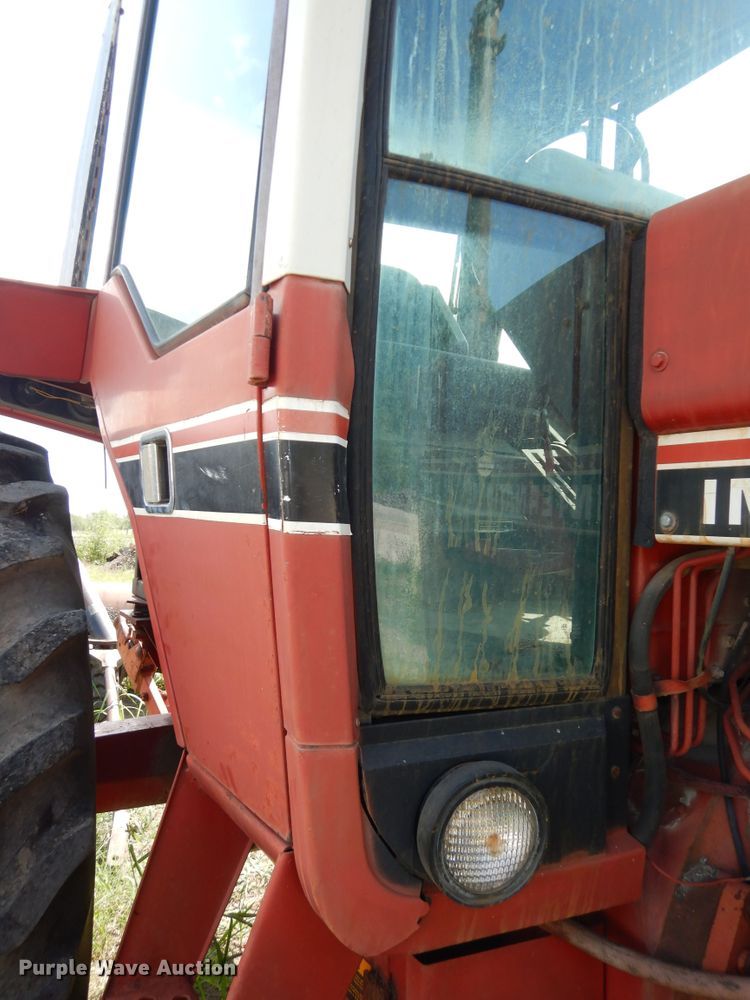 image for item LR9807 1980 International 886  tractor