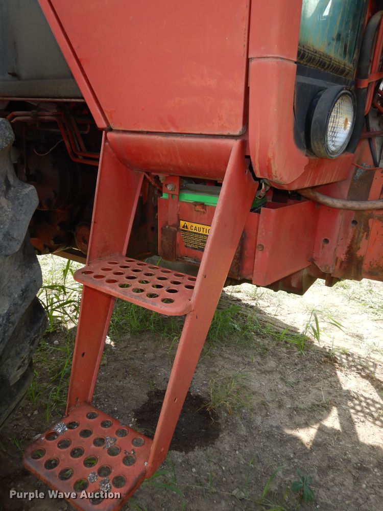 image for item LR9807 1980 International 886  tractor