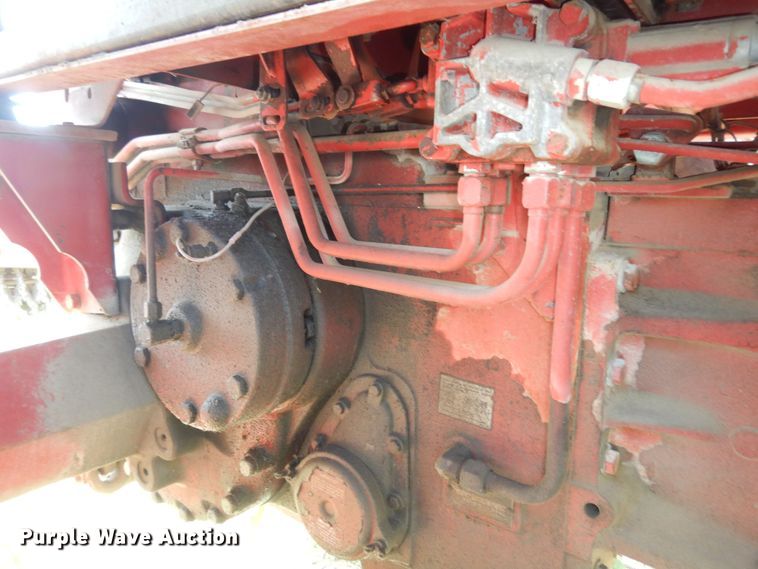 image for item LR9807 1980 International 886  tractor