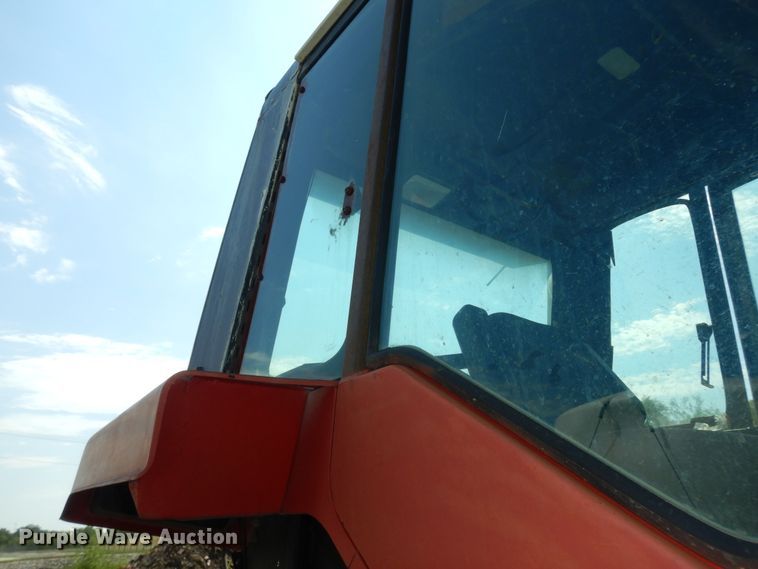 image for item LR9807 1980 International 886  tractor