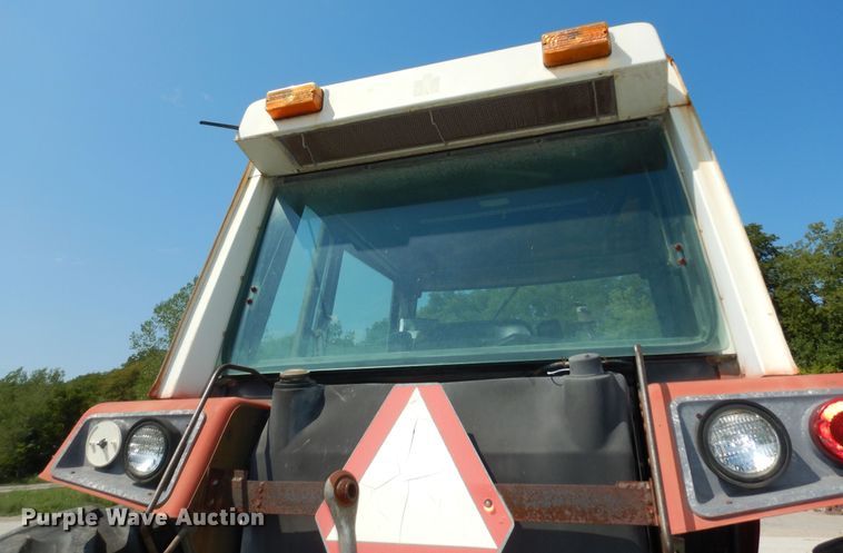 image for item LR9807 1980 International 886  tractor