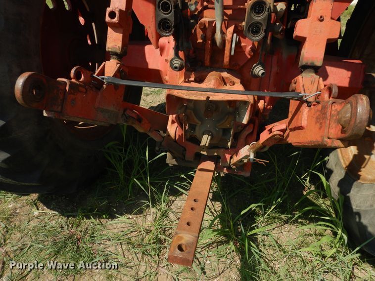 image for item LR9807 1980 International 886  tractor