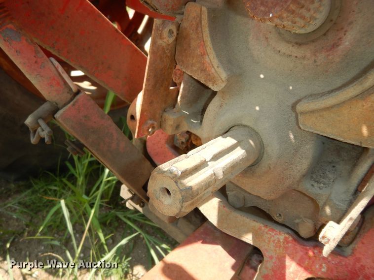 image for item LR9807 1980 International 886  tractor