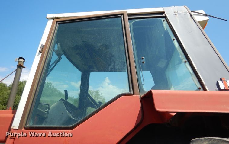 image for item LR9807 1980 International 886  tractor