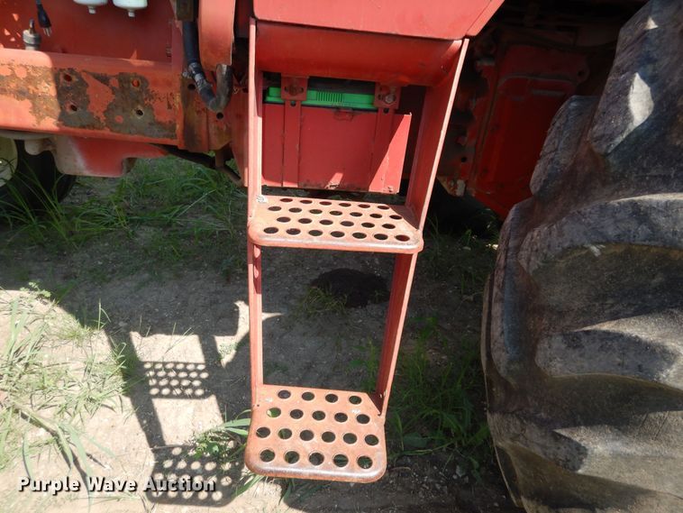 image for item LR9807 1980 International 886  tractor