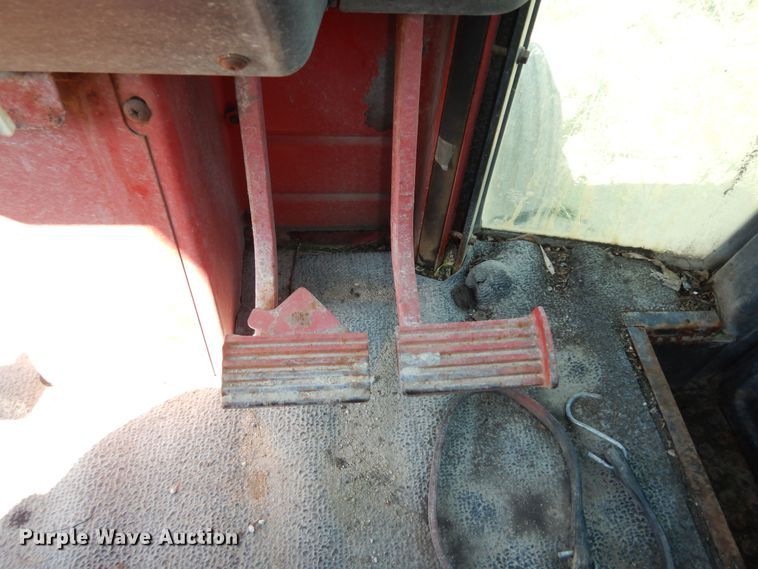 image for item LR9807 1980 International 886  tractor