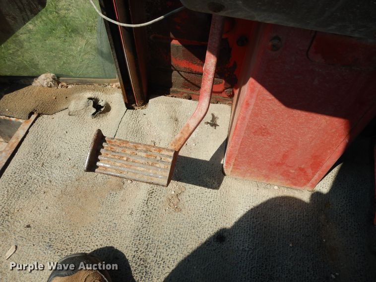 image for item LR9807 1980 International 886  tractor