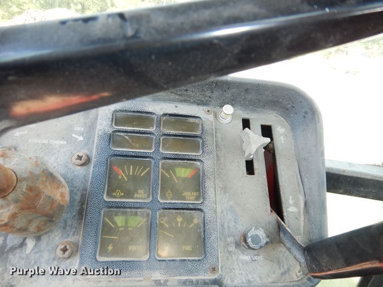 image for item LR9807 1980 International 886  tractor