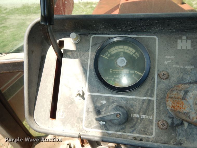 image for item LR9807 1980 International 886  tractor
