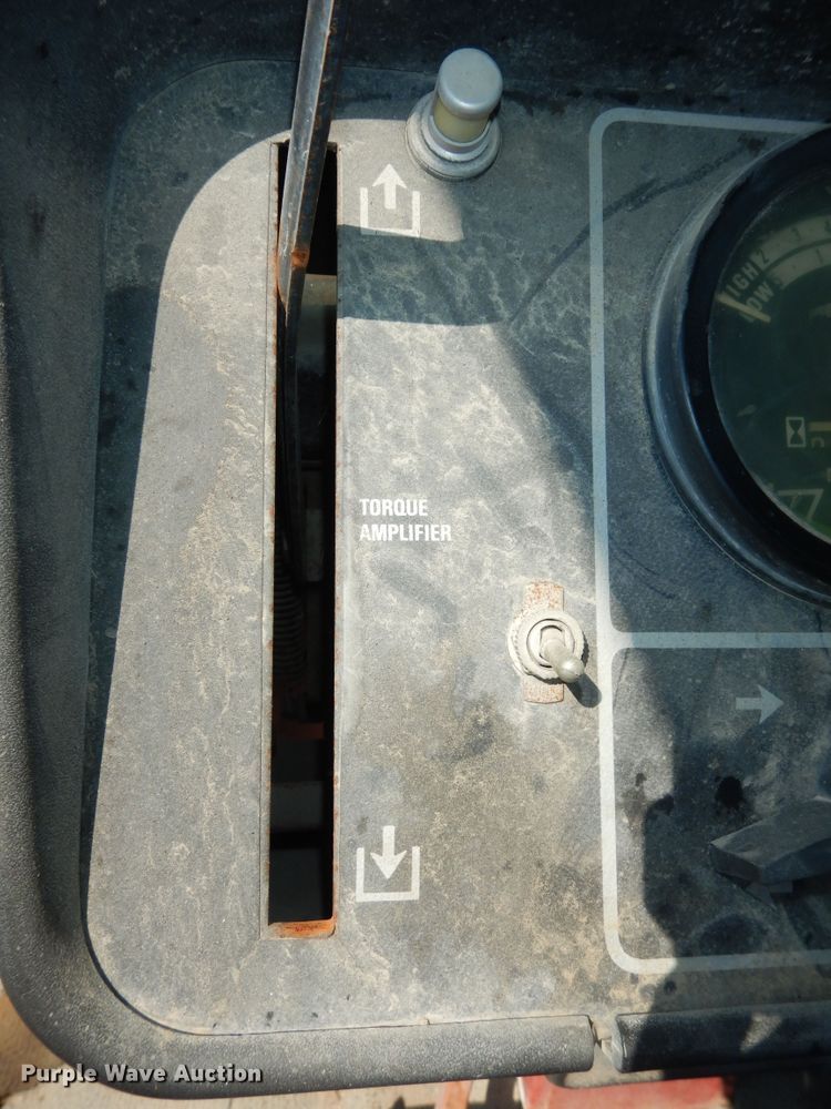 image for item LR9807 1980 International 886  tractor