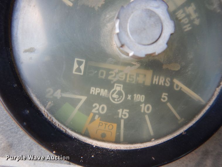 image for item LR9807 1980 International 886  tractor