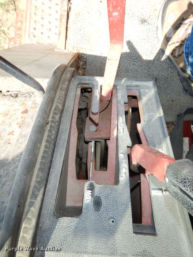 image for item LR9807 1980 International 886  tractor