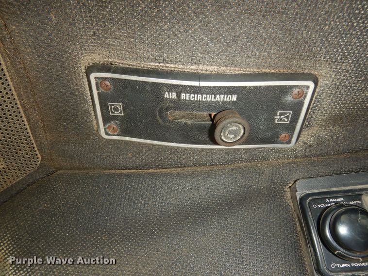 image for item LR9807 1980 International 886  tractor