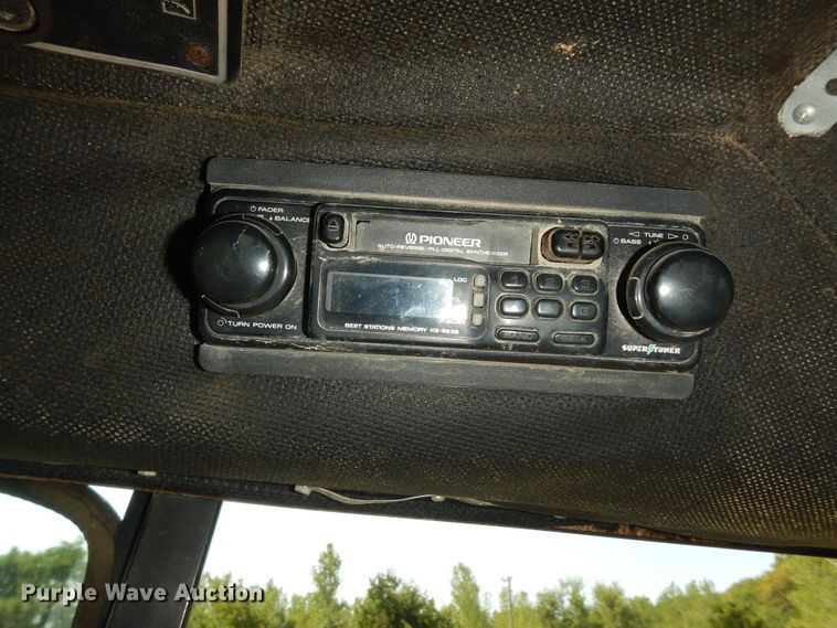 image for item LR9807 1980 International 886  tractor