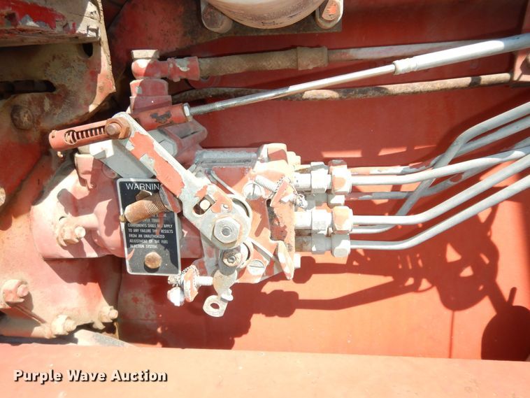 image for item LR9807 1980 International 886  tractor