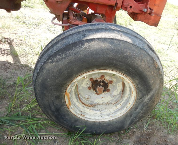 image for item LR9807 1980 International 886  tractor