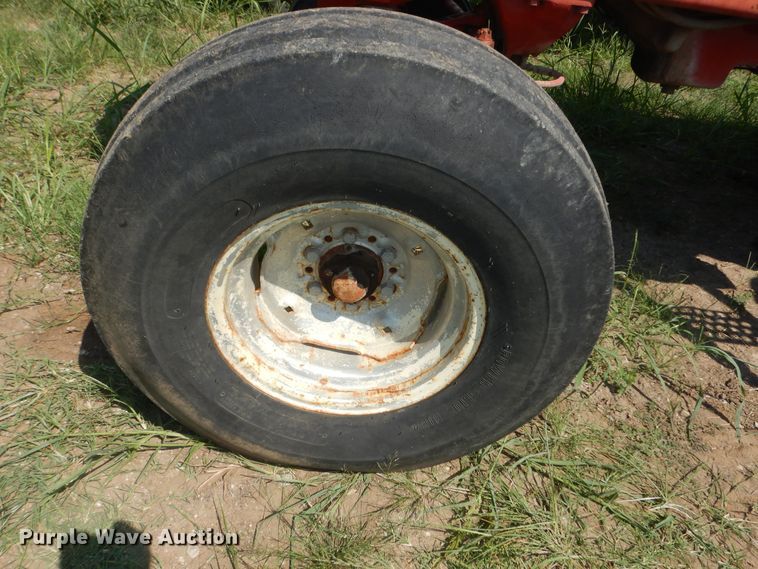 image for item LR9807 1980 International 886  tractor