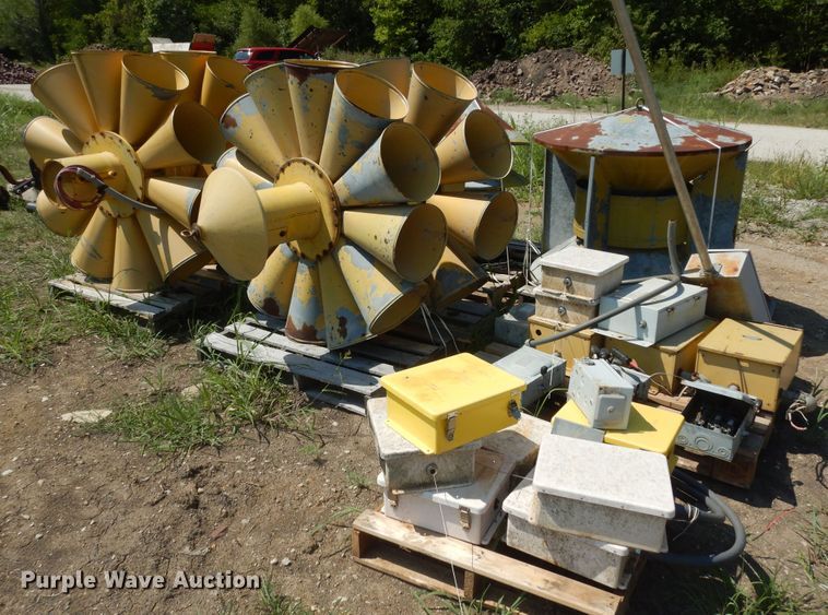 image for item LR9812 (5) tornado sirens