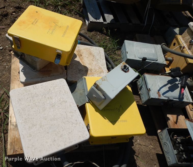 image for item LR9812 (5) tornado sirens