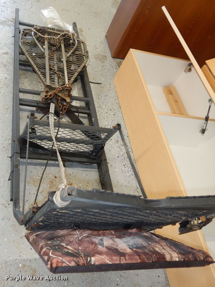 11' tree stand in Lenexa, KS Item LR9835 sold Purple Wave