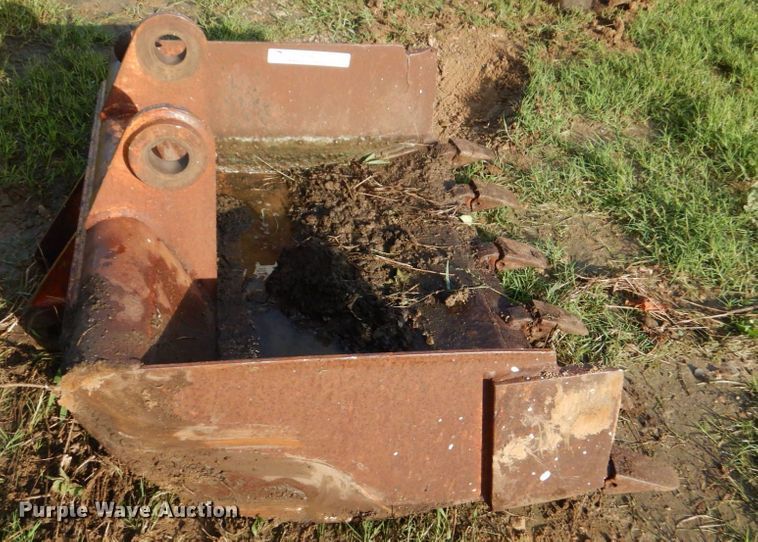 image for item LS9873 35" W backhoe bucket