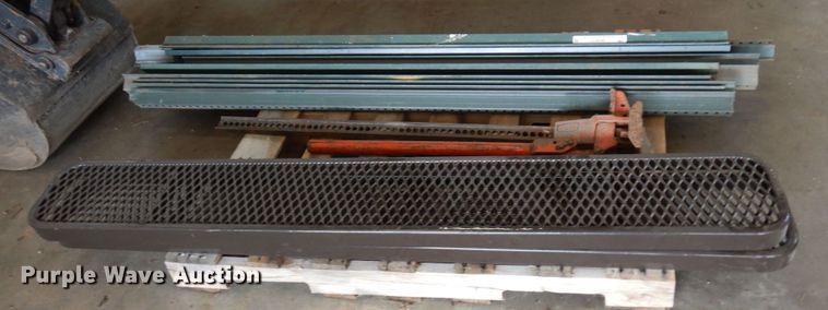 image for item MH9075 Tools